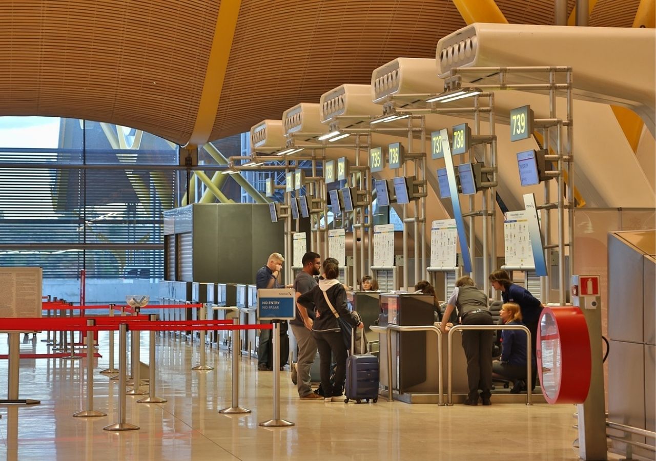 Odprawa bezpieczeństwa na lotnisku