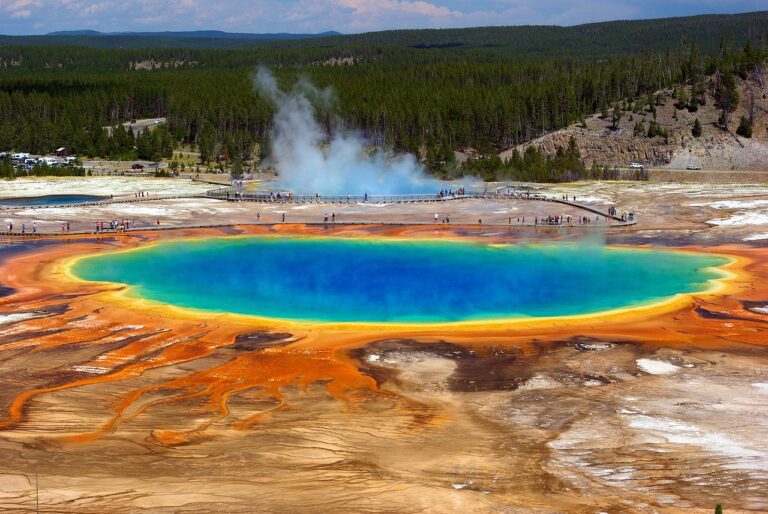 Grand Prismatic Spring w Yellowstone USA