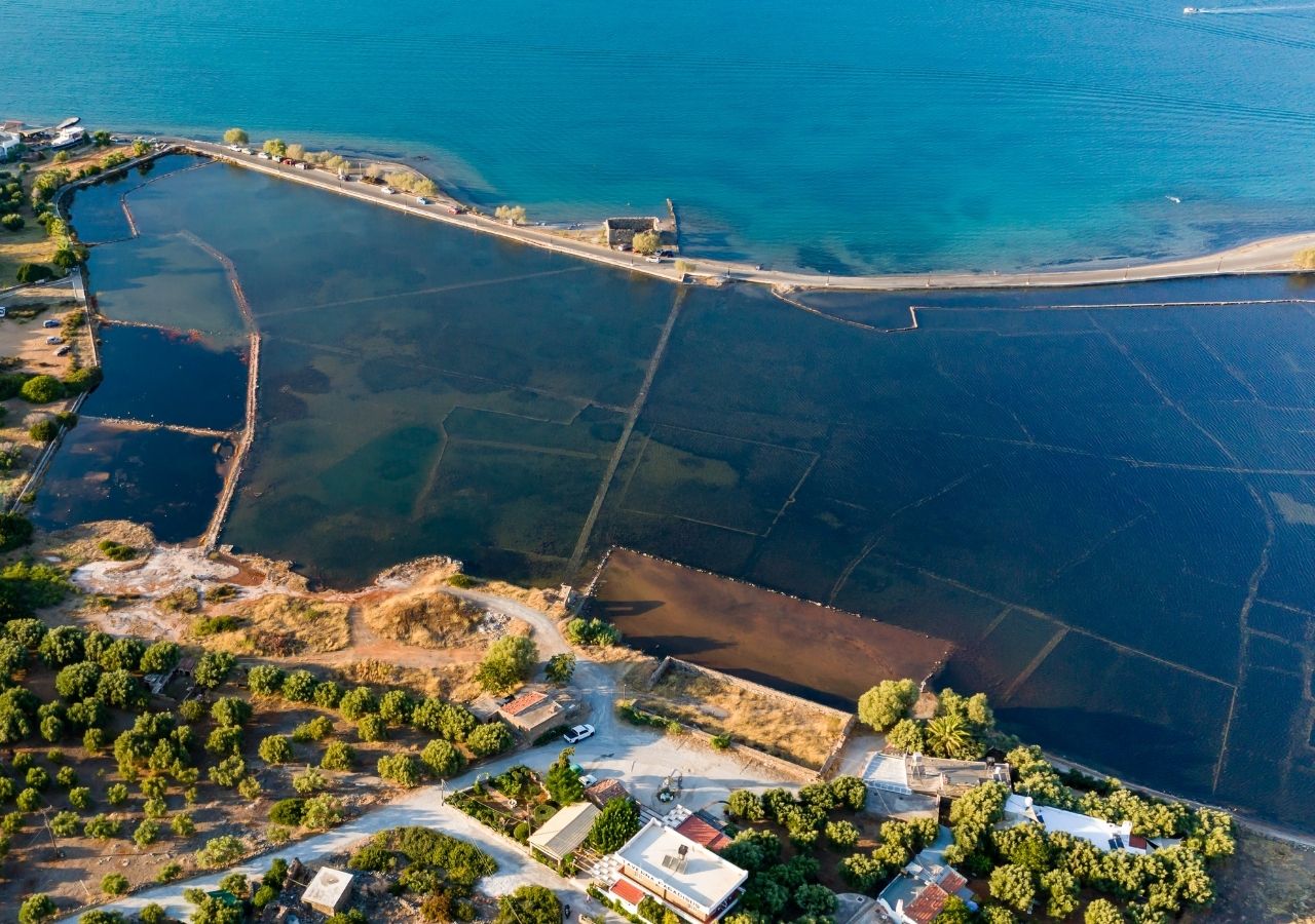 Widok z lotu ptaka na podwodne miasto Olous koło dzisiejszej Eloundy na Krecie w Grecji