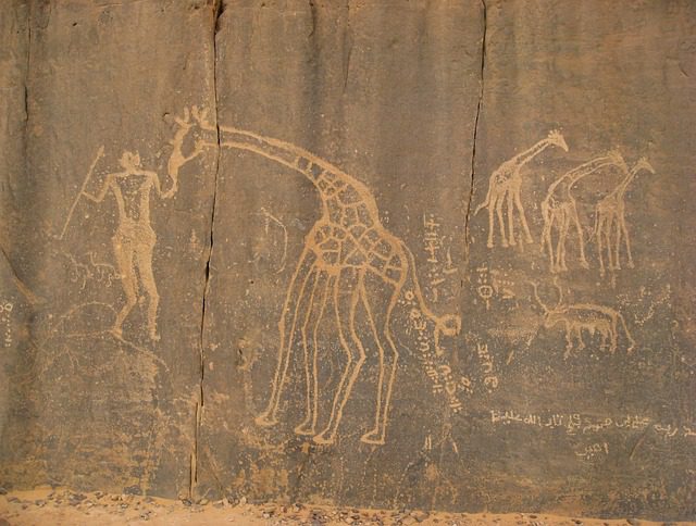 Malowidła w saharyjskich jaskiniach Tassili n'Ajjer w Algierii 