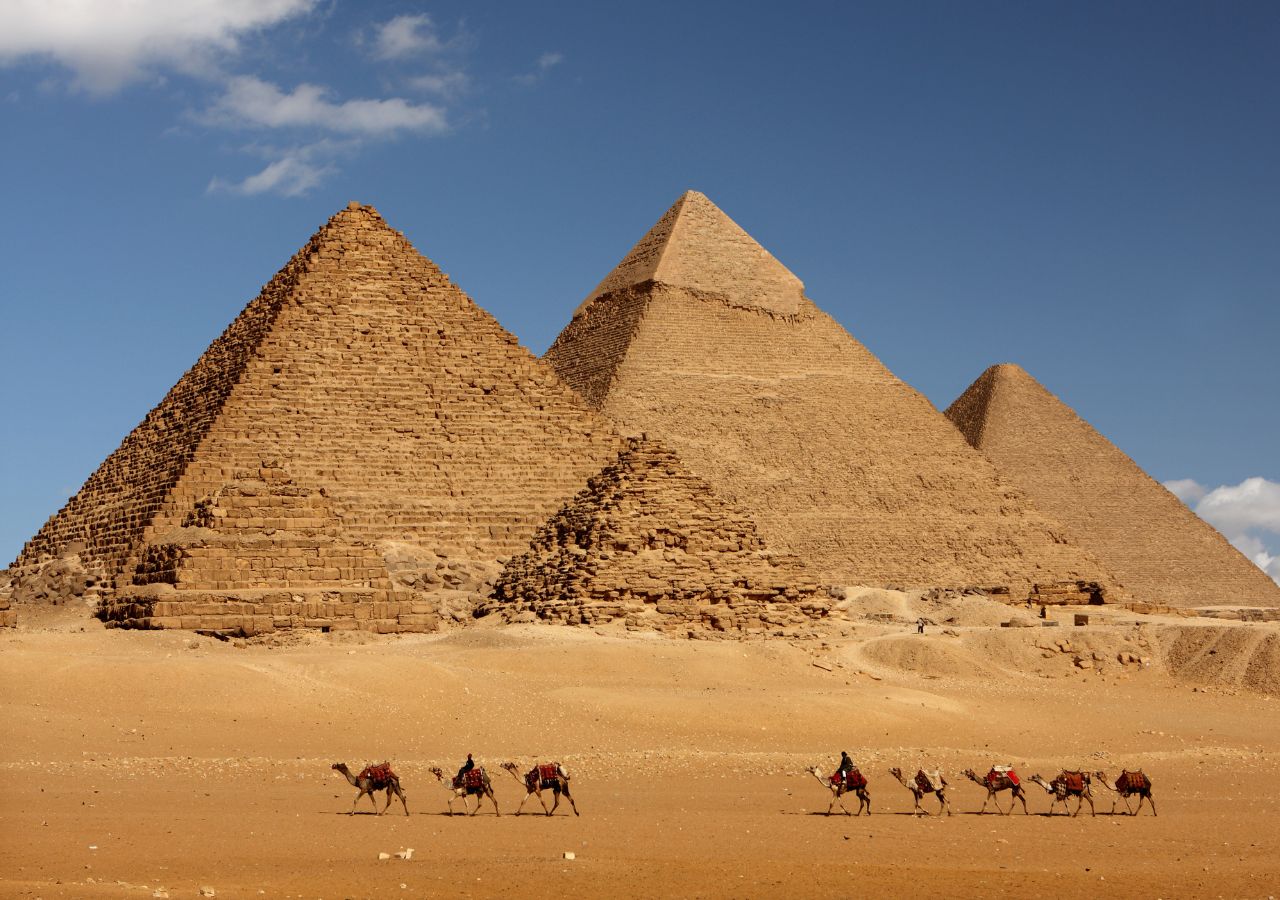 Wielkie Piramidy wciąż strzegą tajemnic – od ukrytych komnat po zapomniane technologie