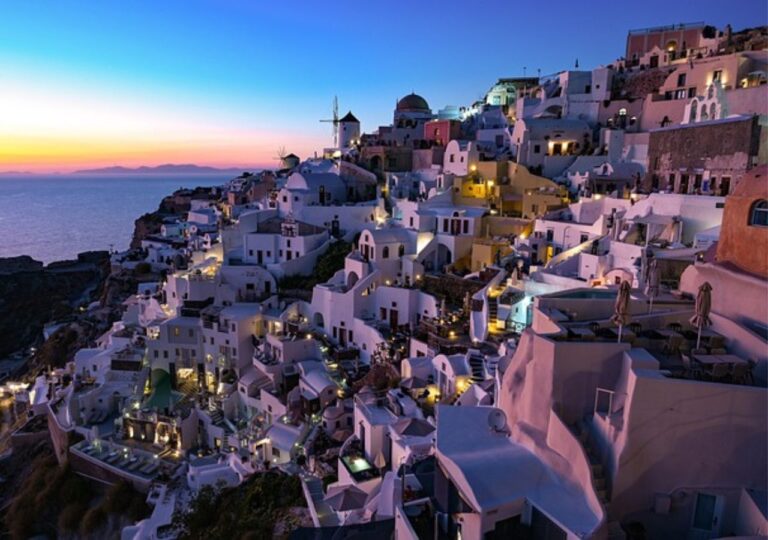 Greckie wybrzeże nocą