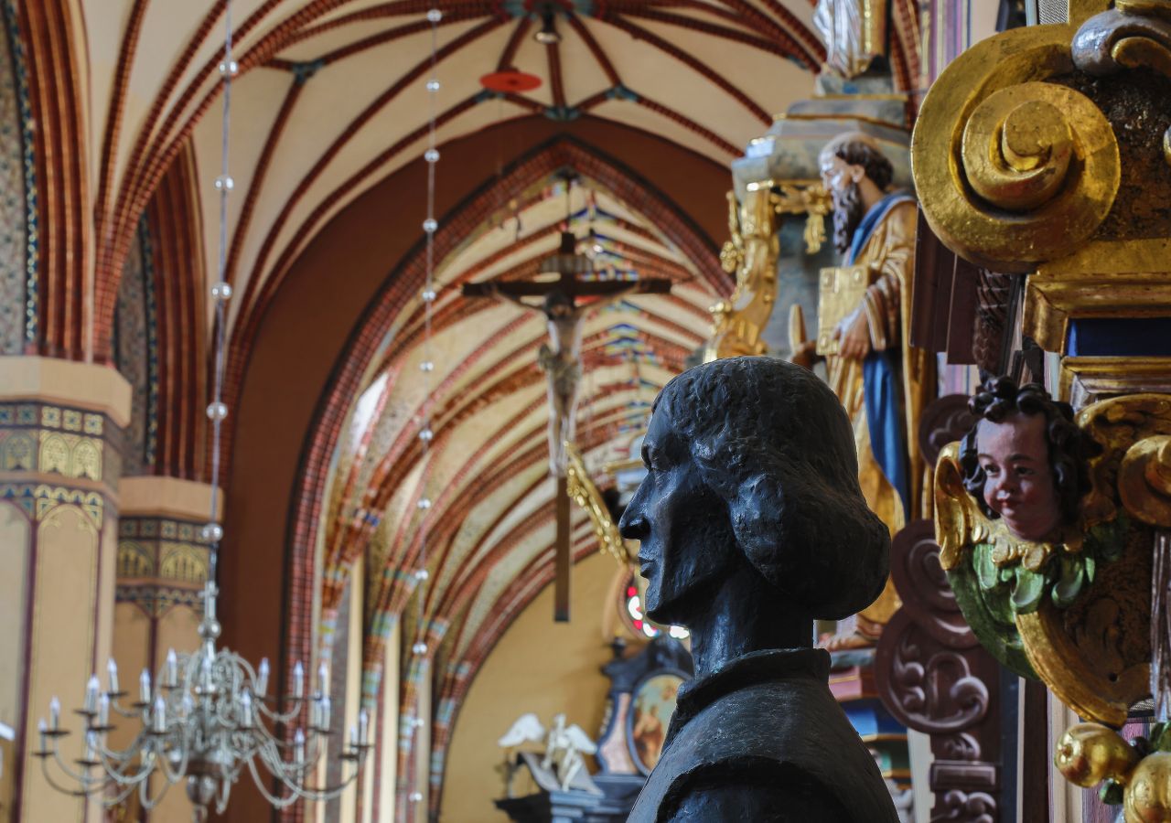 Green Velo - grób Kopernika w gotyckiej katedrze we Fromborku