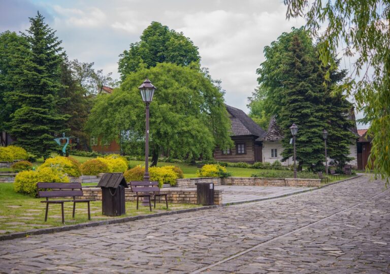Lanckorona, choć dziś jest wsią, przez ponad 600 lat posiadała prawa miejskie
