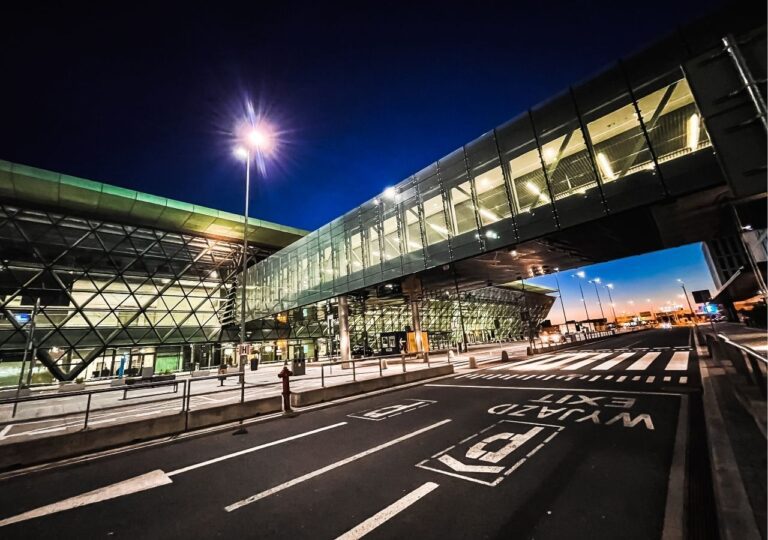 Terminal pasażerski na lotnisku Kraków-Balice