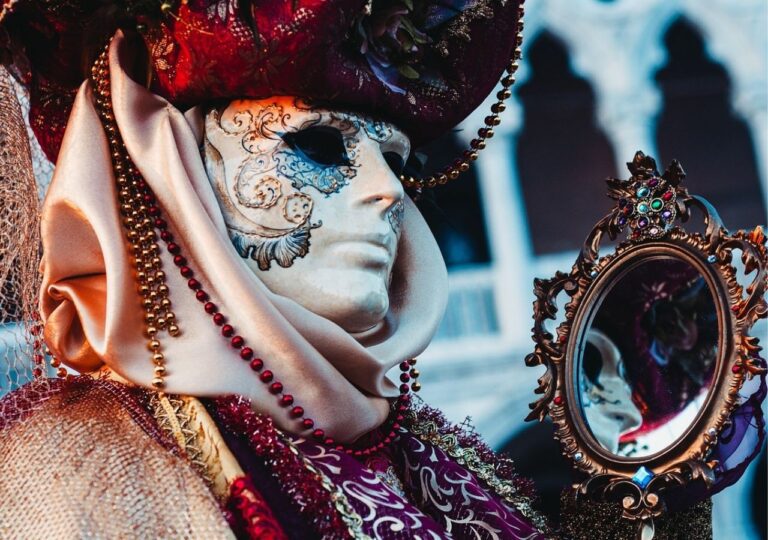 Maska wenecka - nieodłączny symbol karnawału