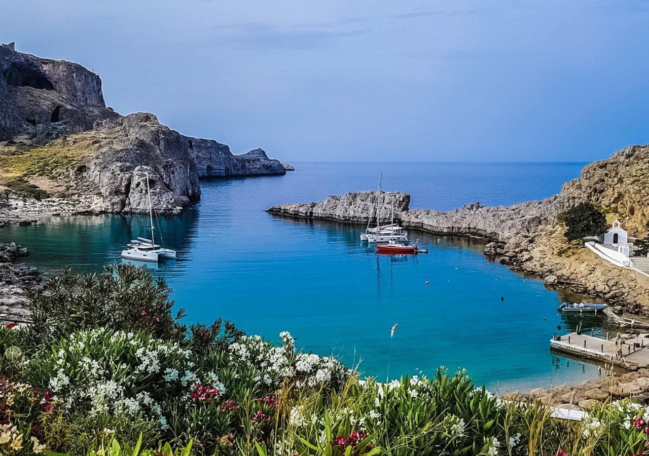 Rodos. Uwielbiana przez Polaków wyspa, znana również jako "wyspa słońca" i "perła Dodekanezu"