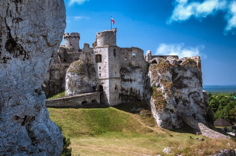 Zamek w Ogrodzieńcu na szlaku Orlich Gniazd