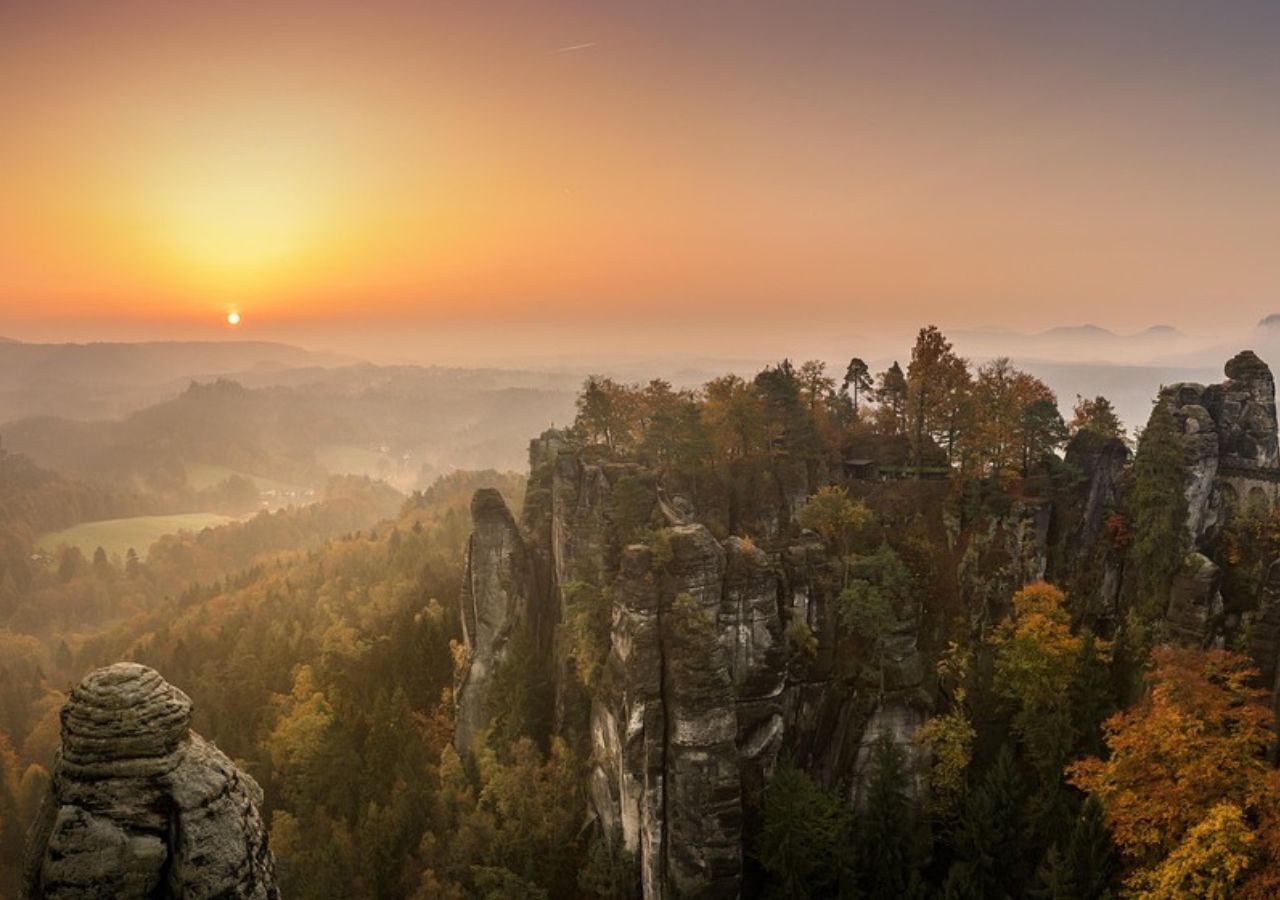 Tajemnicze skały i twierdze. To miejsce to raj dla turystów - Szwajcaria Saksońska