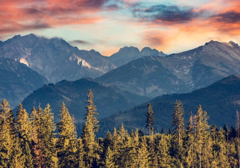 Panorama Tatr o zachodzie słońca
