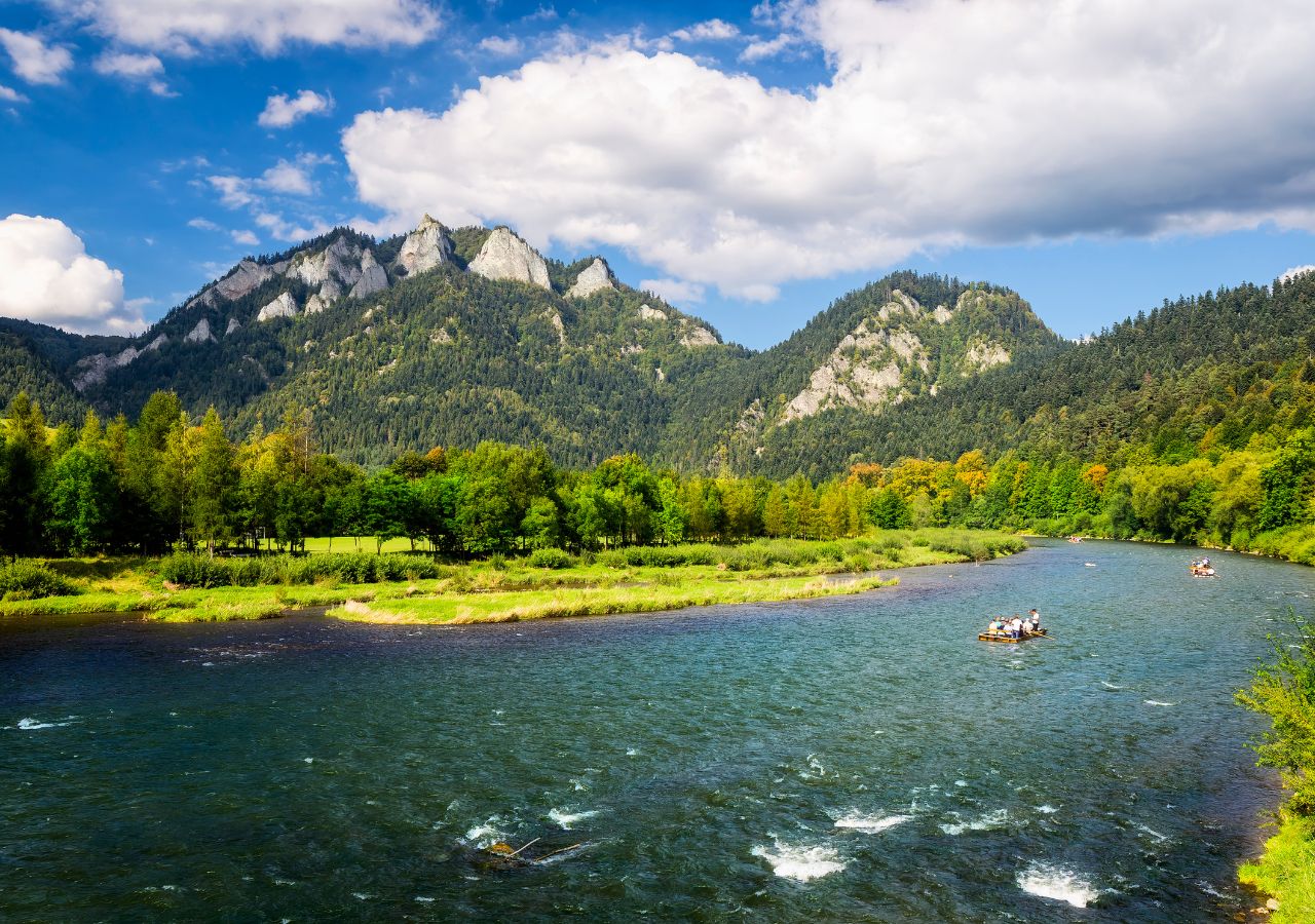 Tratwy płynące przełomem Dunajca w Pieninach
