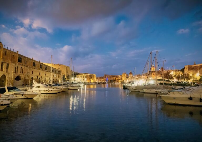 W Valletcie też możesz popływać gondolą