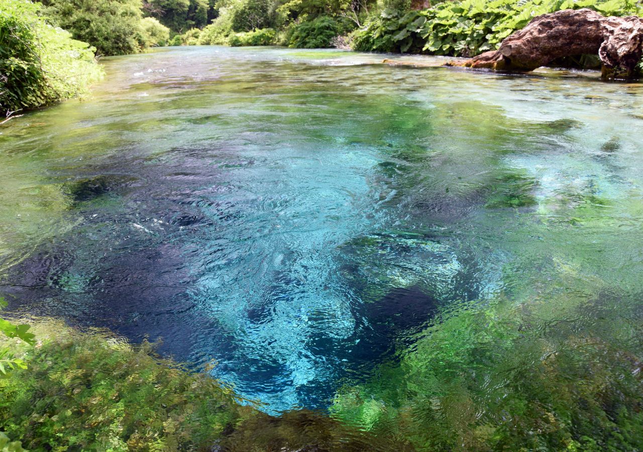 Jak głębokie jest Blues Eye? Nie wiadomo...