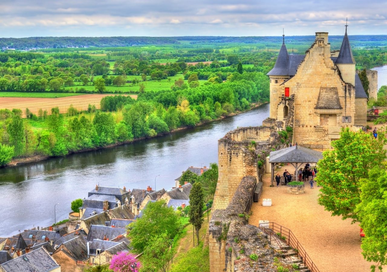 Chateau De Chinon we francuskiej dolinie loary