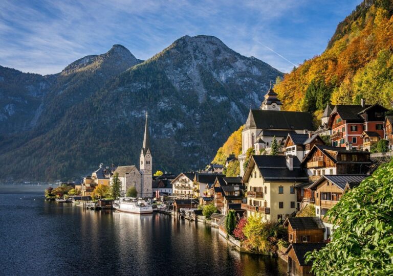 Miasteczko Hallstatt–Austria widok z jeziorem