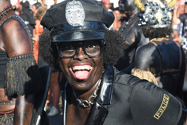 uczestnik Mindelo - parada karnawałowa na wyspach zielonego przylądka