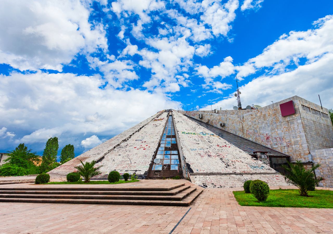 Muzeum Piramida Tirany - Albania