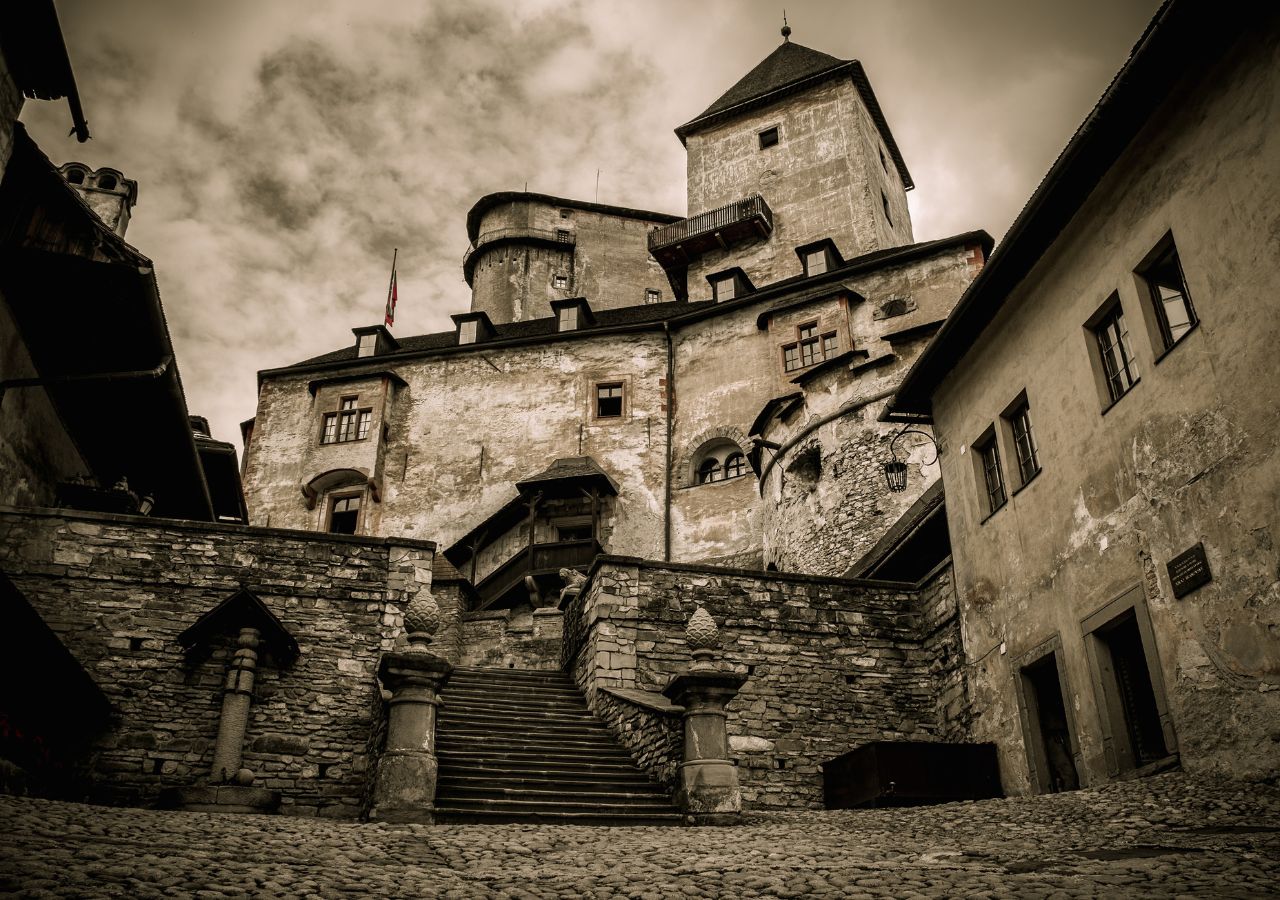 Orawski Zamek na Słowacji w czerni