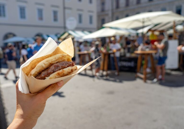 Pljeskavica - burger z Bośni i Hercegowiny, Bałkany