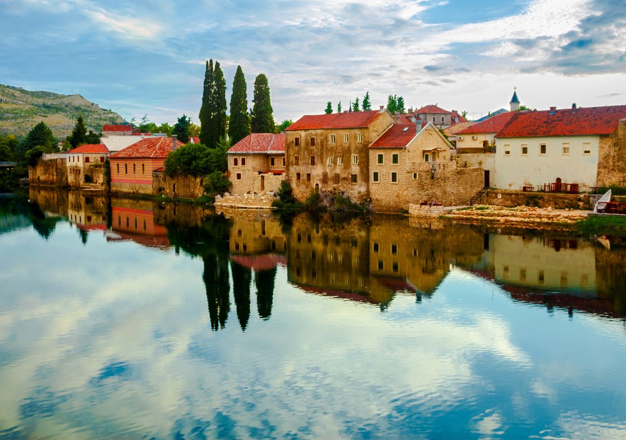 Trebinje w Bośni i Hercegowienie - zabudowania starówki