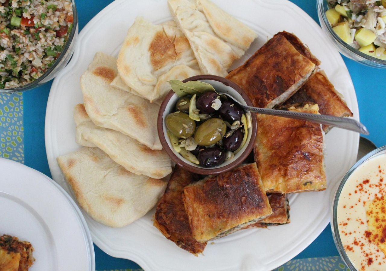 Byrek, pita i oliwki