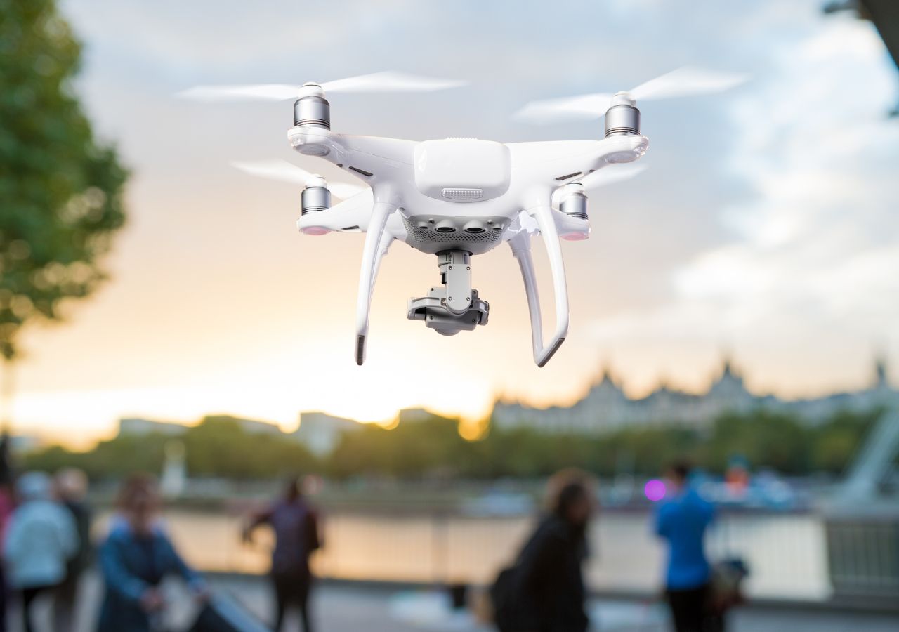 Dron w powietrzu w czasie robienia zdjęć