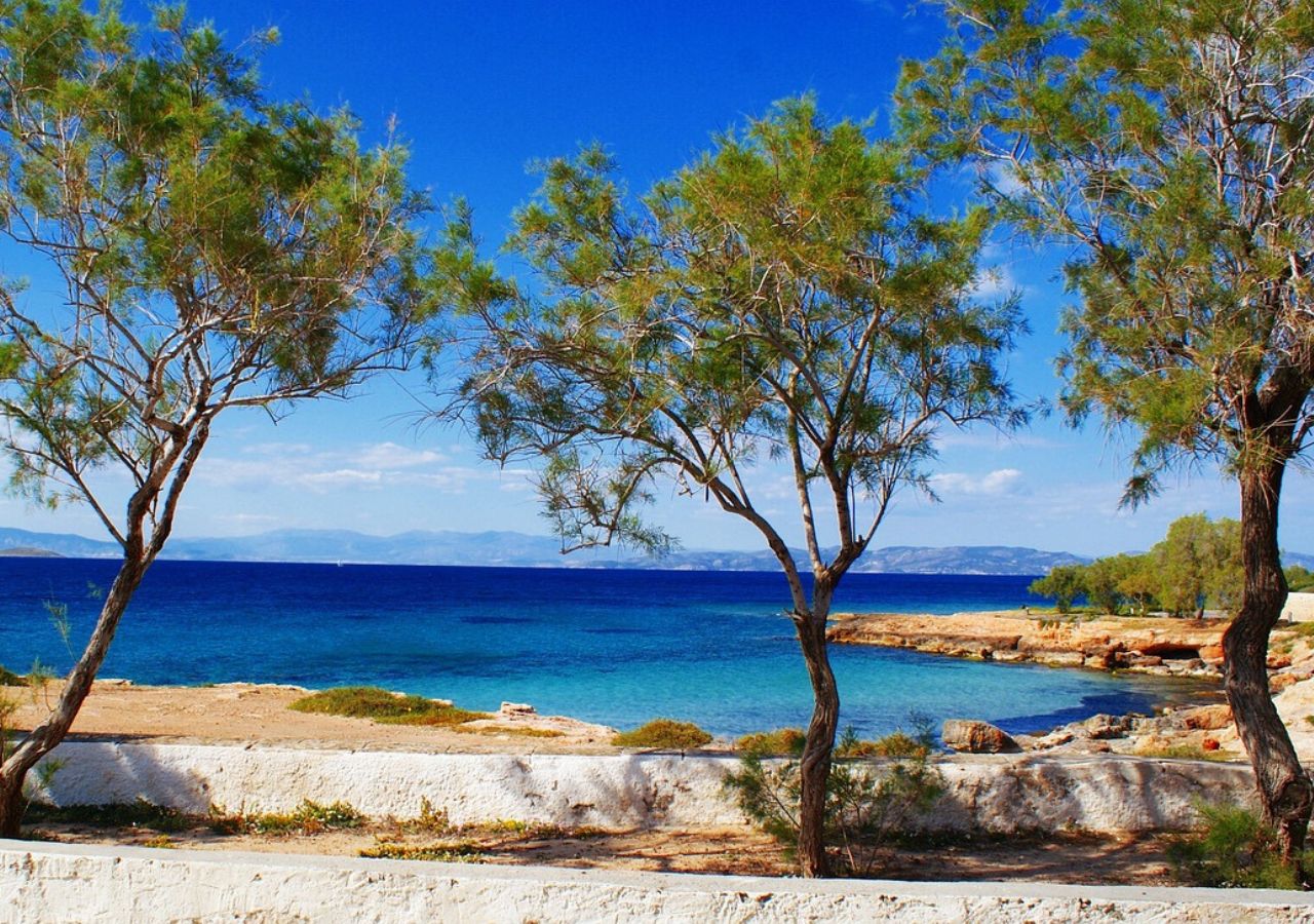 Ta grecka wyspa to ukryty klejnot. Cisza, morze i pistacje