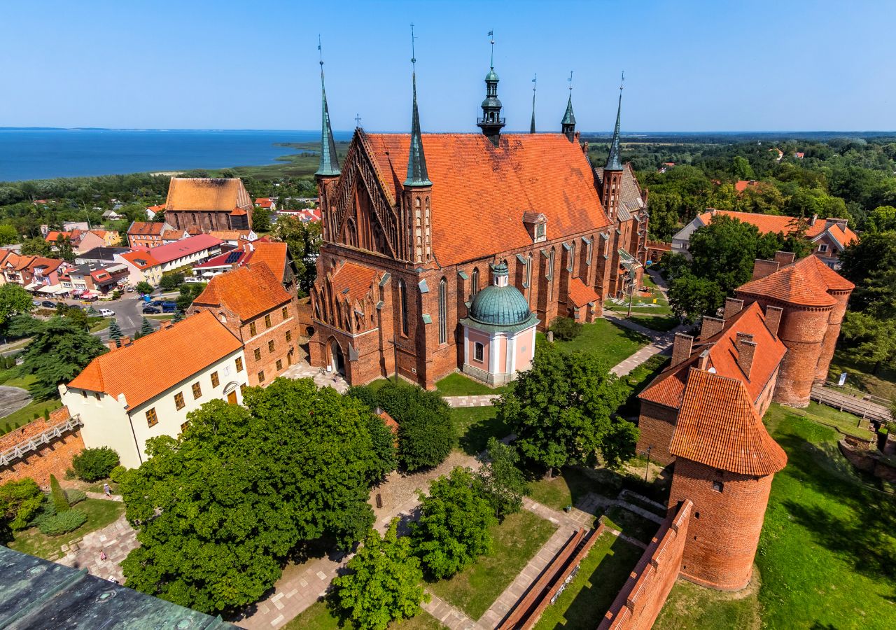 Bazylika we Fromborku z lotu ptaka