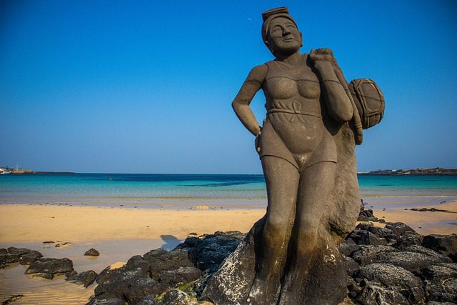 Pomnik 
haenyeo na wyspie jeju w Korei Południowej