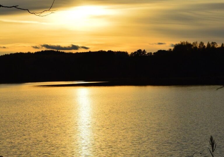 Nieznane oblicze Polski. Jezioro Hańcza zachwyca spokojem i czystością