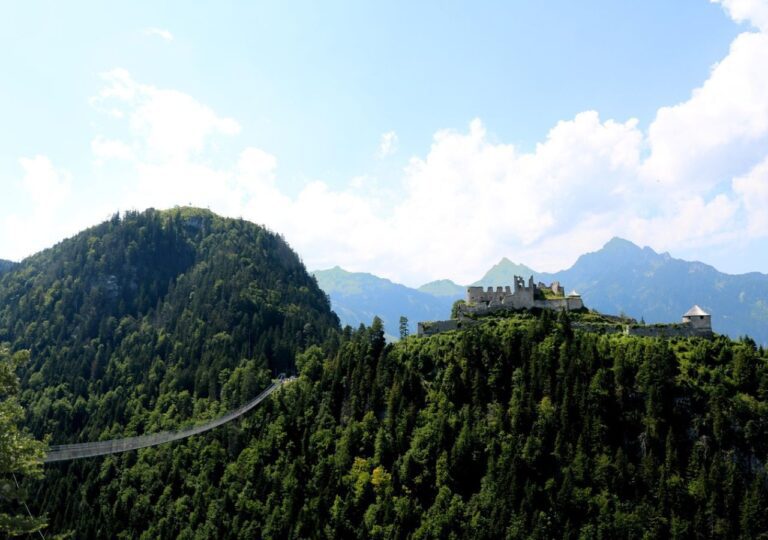 Stalowy most highline179, ruiny zamku Ehrenberg i widok na Alpy – nie uwierzysz, że to istnieje naprawdę