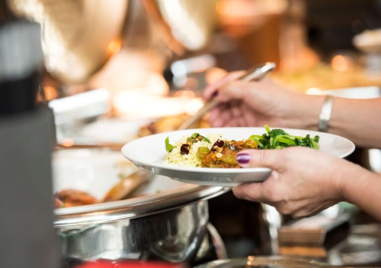 Bufet śniadaniowy w hotelu