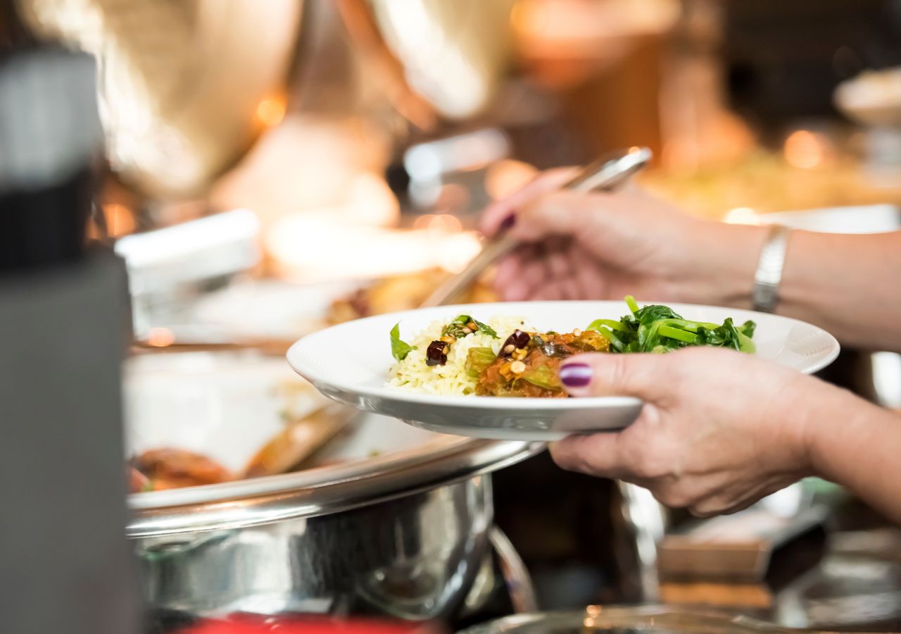 Bufet śniadaniowy w hotelu