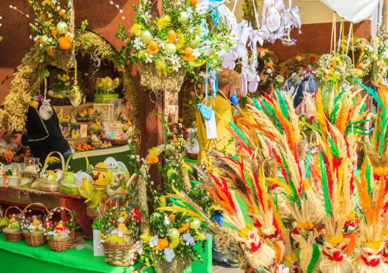 Artefakty wielkanocne na jarmarku świątecznym w Krakowie