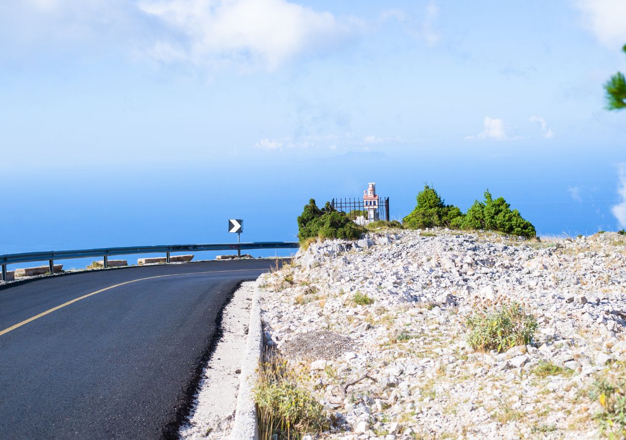 Droga SH8 przebiegająca przez przełęcz LLogara