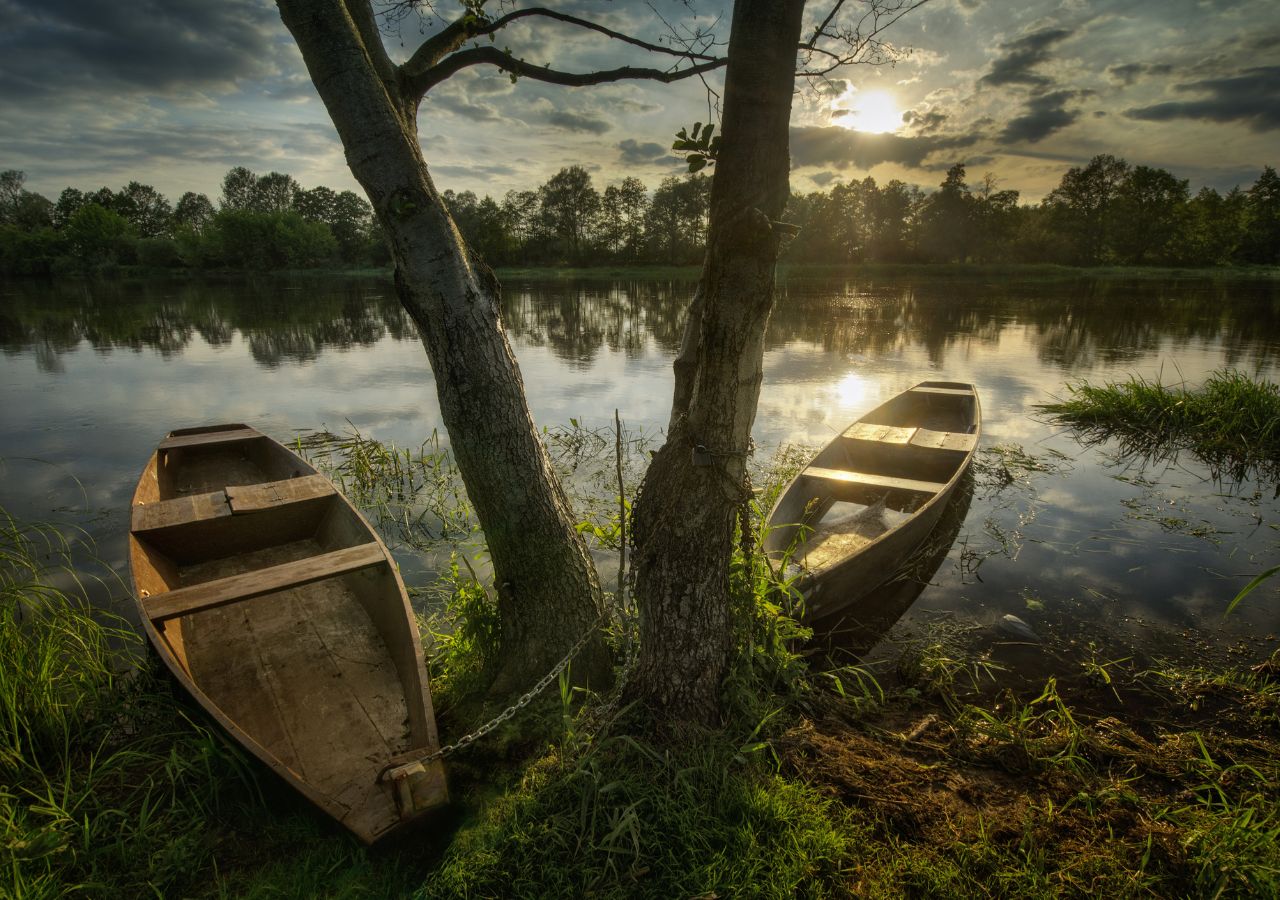 Łódki na rzece Narew - Polesie, Polska