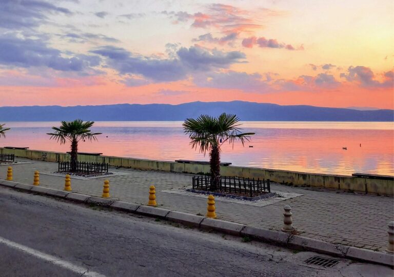 Zachód słońca nad Jeziorem Ochrydzkim