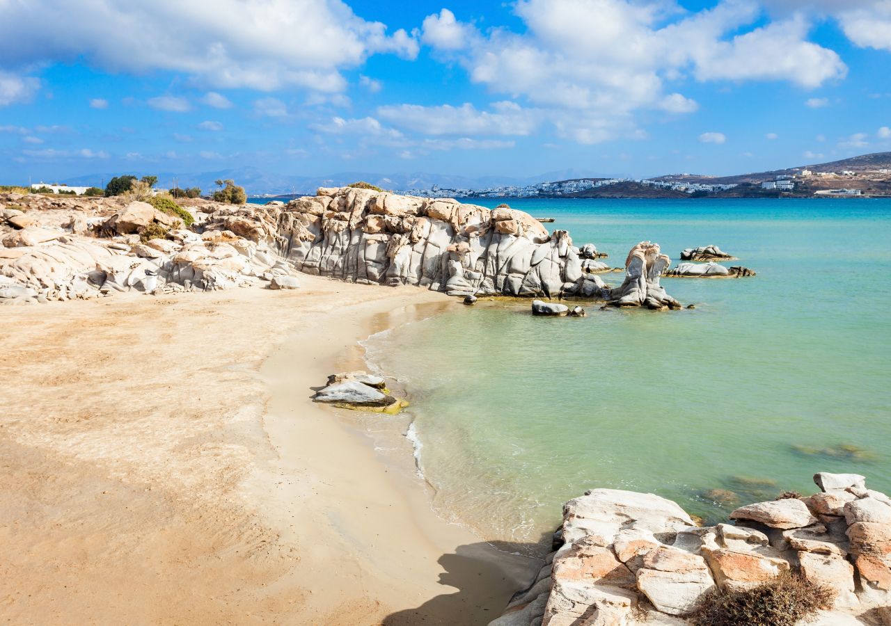 Słynna plaża Kolymbithres na Paros