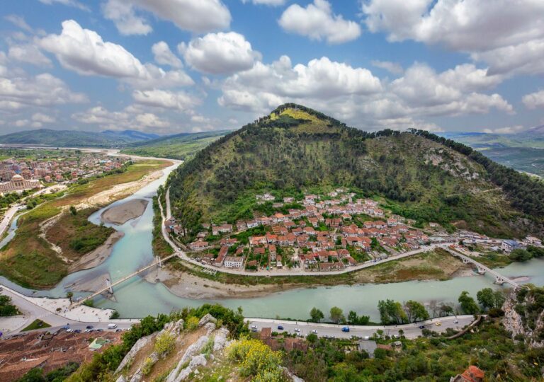 Berat nad rzeką Osumi - Albania, Europa