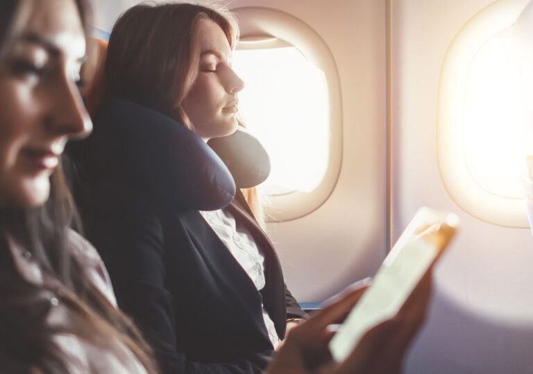 Używanie telefonu w samolocie – możesz się zdziwić, co jest już dozwolone