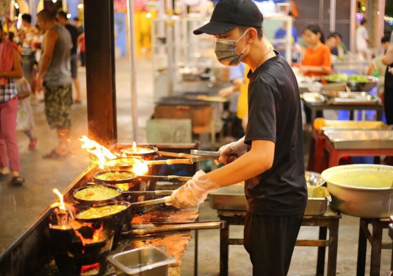 Azjatyckie stoisko street food