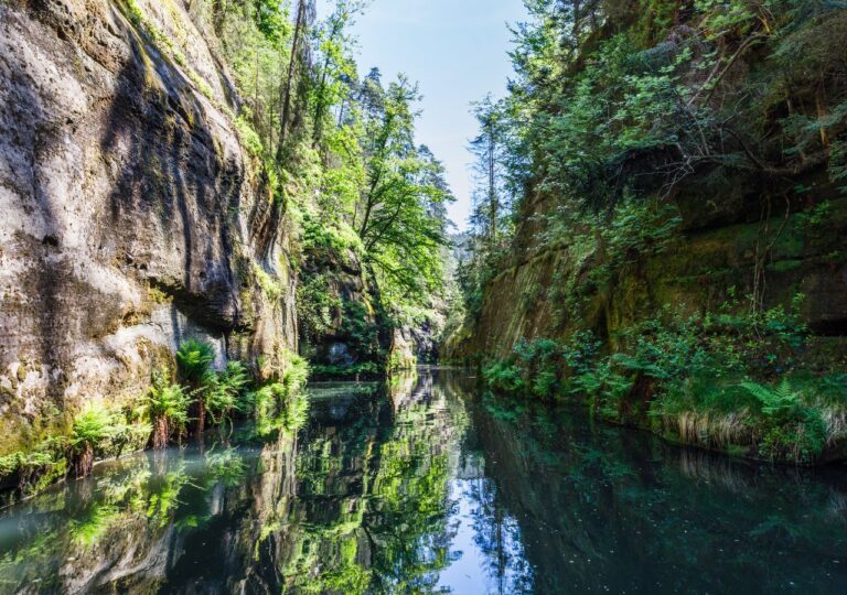 Oto Wąwóz Edmunda. Nie potrzebujesz paszportu, by zobaczyć taki widok. To tylko godzina od Polski