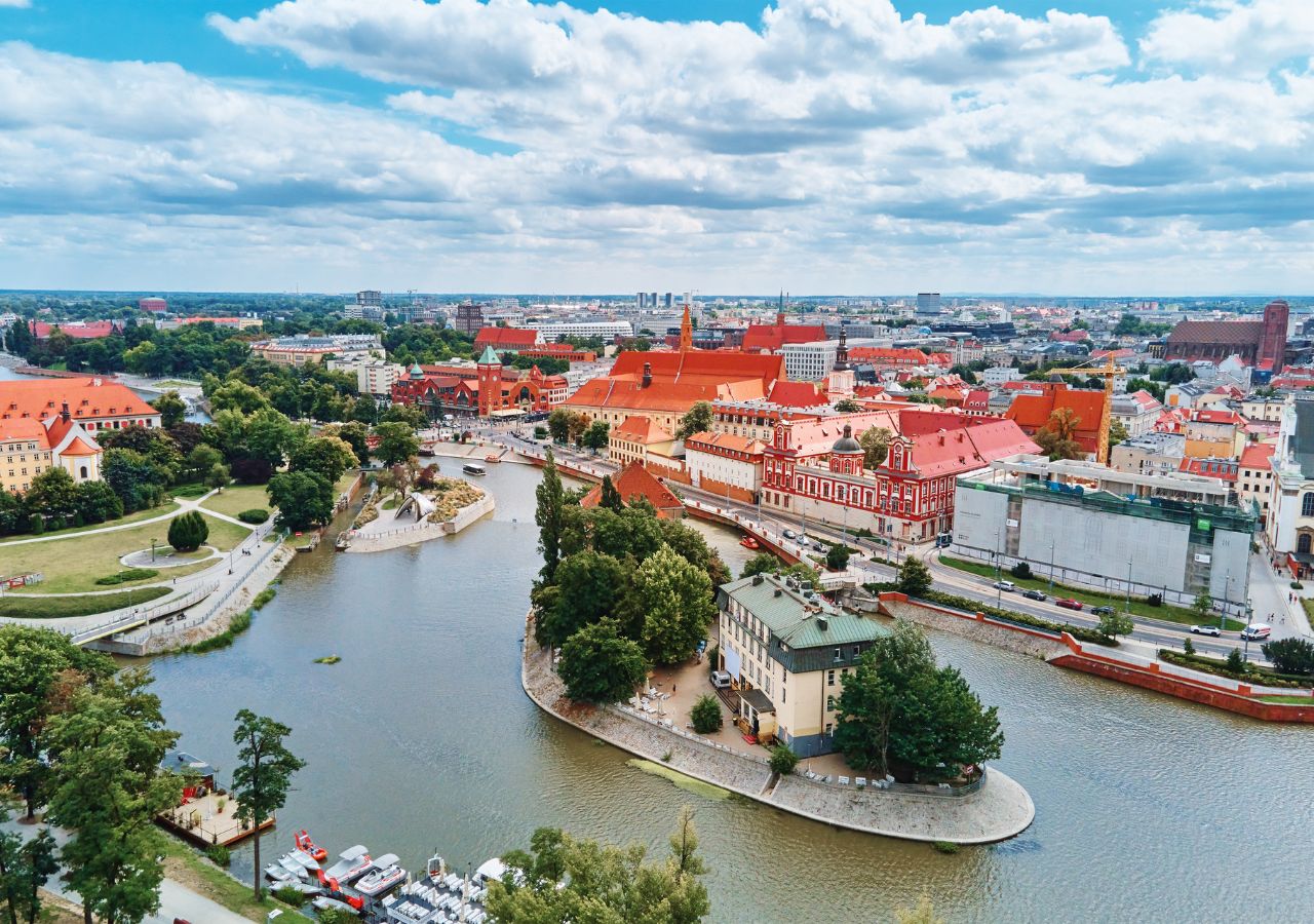 Oto sposób, by w jeden weekend zobaczyć pół Dolnego Śląska i nie wydać fortuny. Wyruszyć możemy z Wrocławia