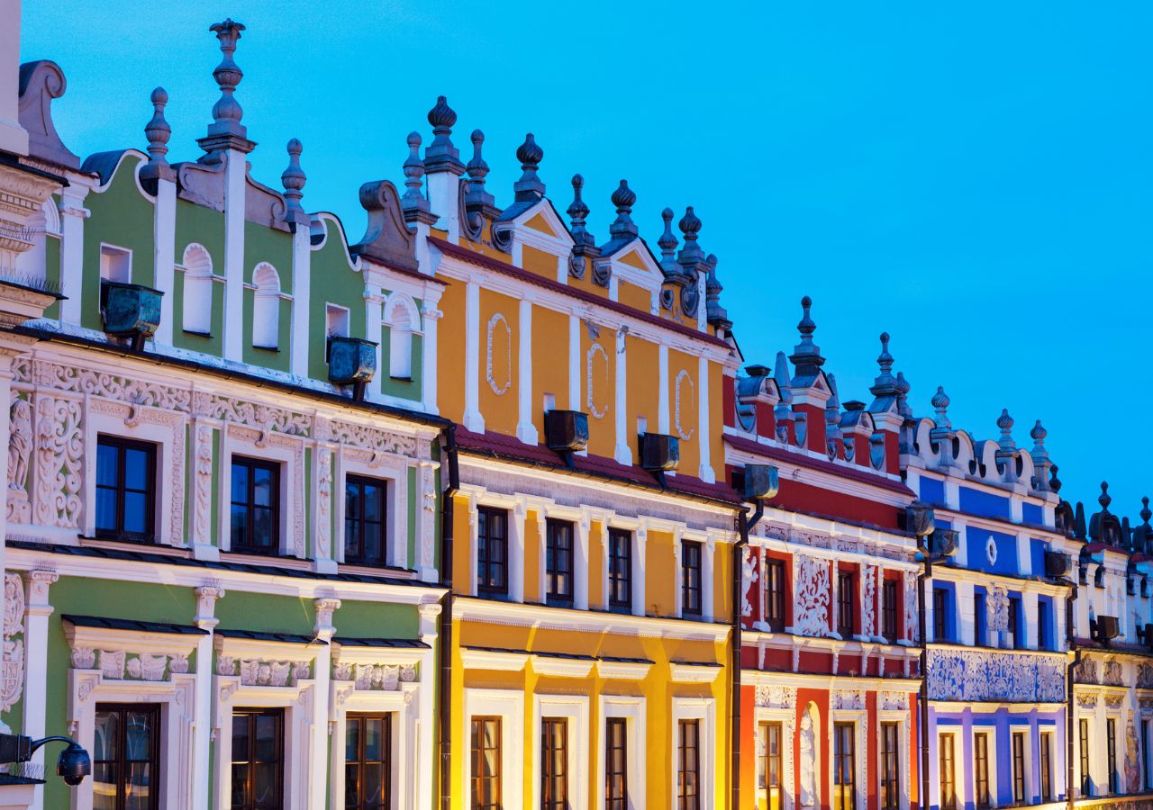 Kolorowe kamienice na Rynku WIelkim Zamościa