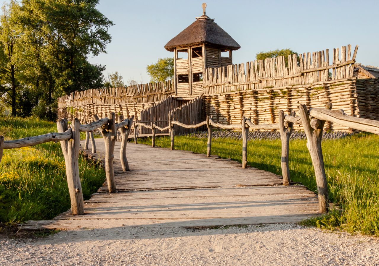 Osada archeologiczna w Biskupienie - zabudowania drewniane