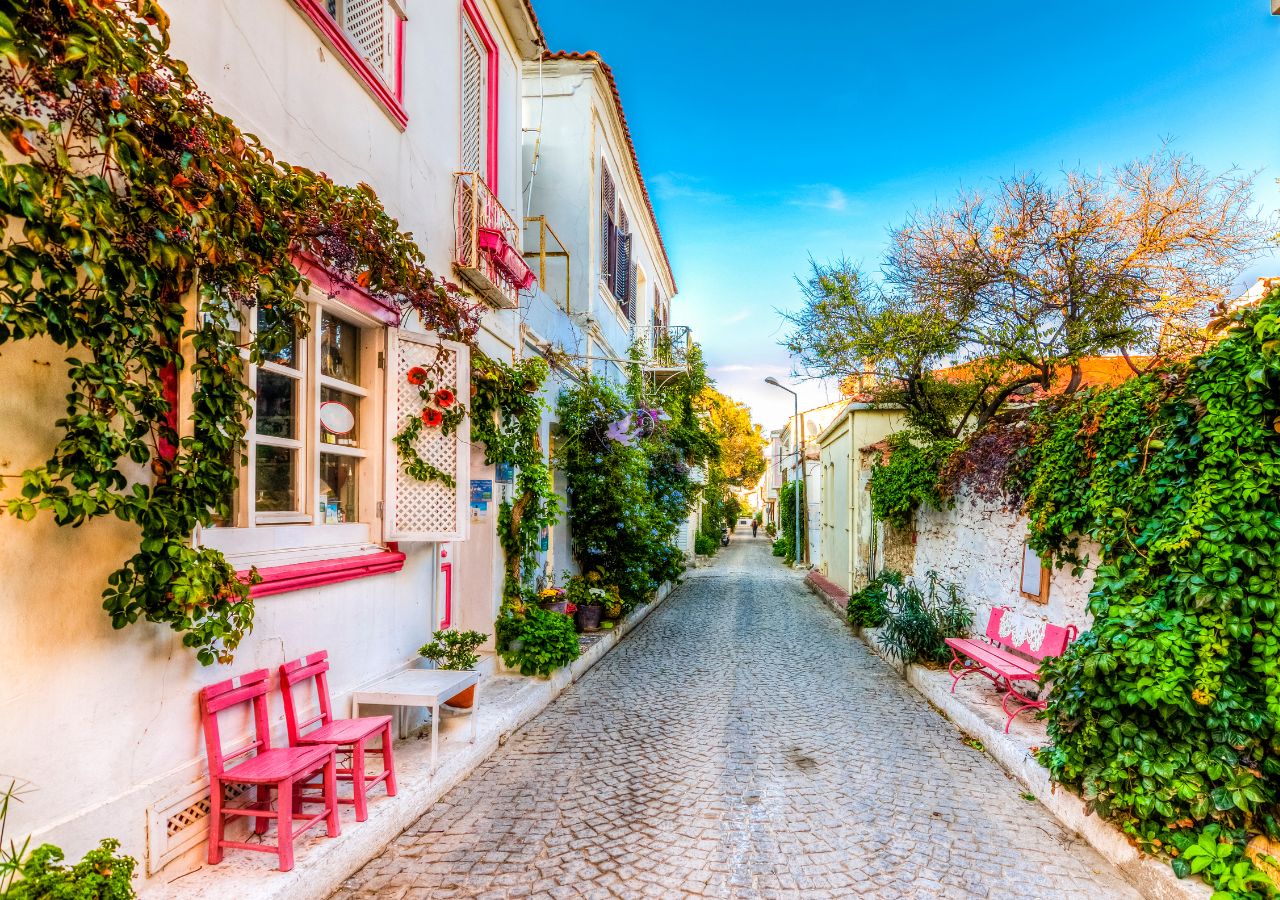 Wąskie uliczki tureckiej Bozcaady