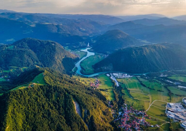 Dolina Socy w Słowenii z lotu ptaka