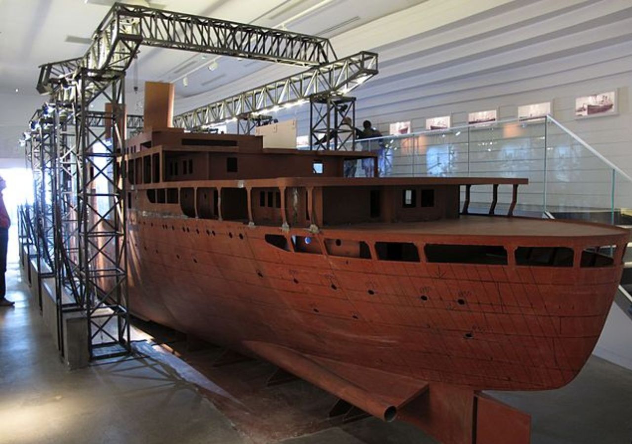 Eksponat - statek - w Muzeum Emigracji w Gdyni