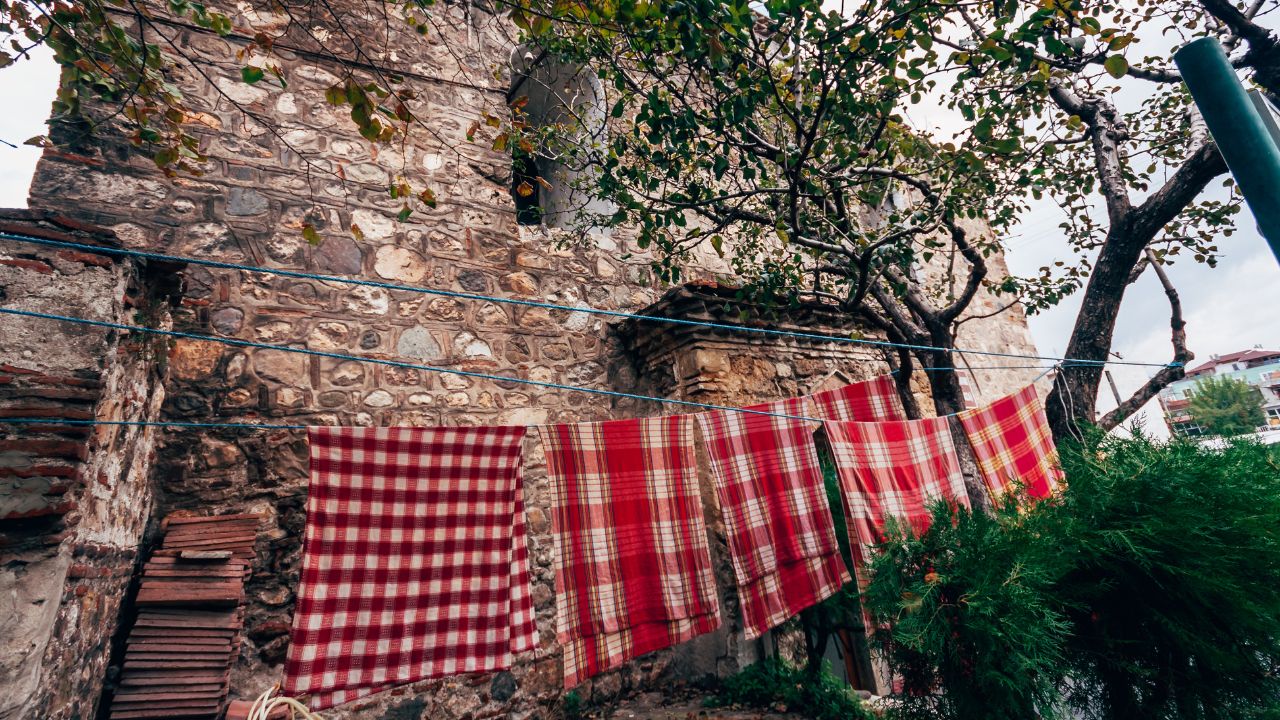 Tradycyjne pestemale przez hamamem (trzydcyjna łąźna) w Muracie