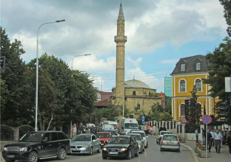 Meczet w Pristinie w Kosowie